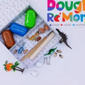 Jurassic park theme play dough kit